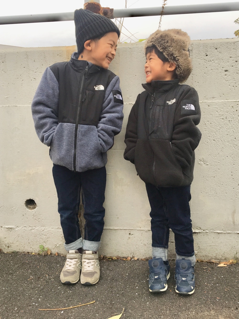 「秋冬コーデ、キッズ、キッズファッション、男の子コーデ、兄弟コーディネート」｜「THE NORTH FACEのTHE NORTH FACE/ザ・ノースフェイス/デナリジャケット（その他アウター、グレー系）」を使った、aoeetoさん（キッズ・100cm）の冬コーディネートの1枚目の写真