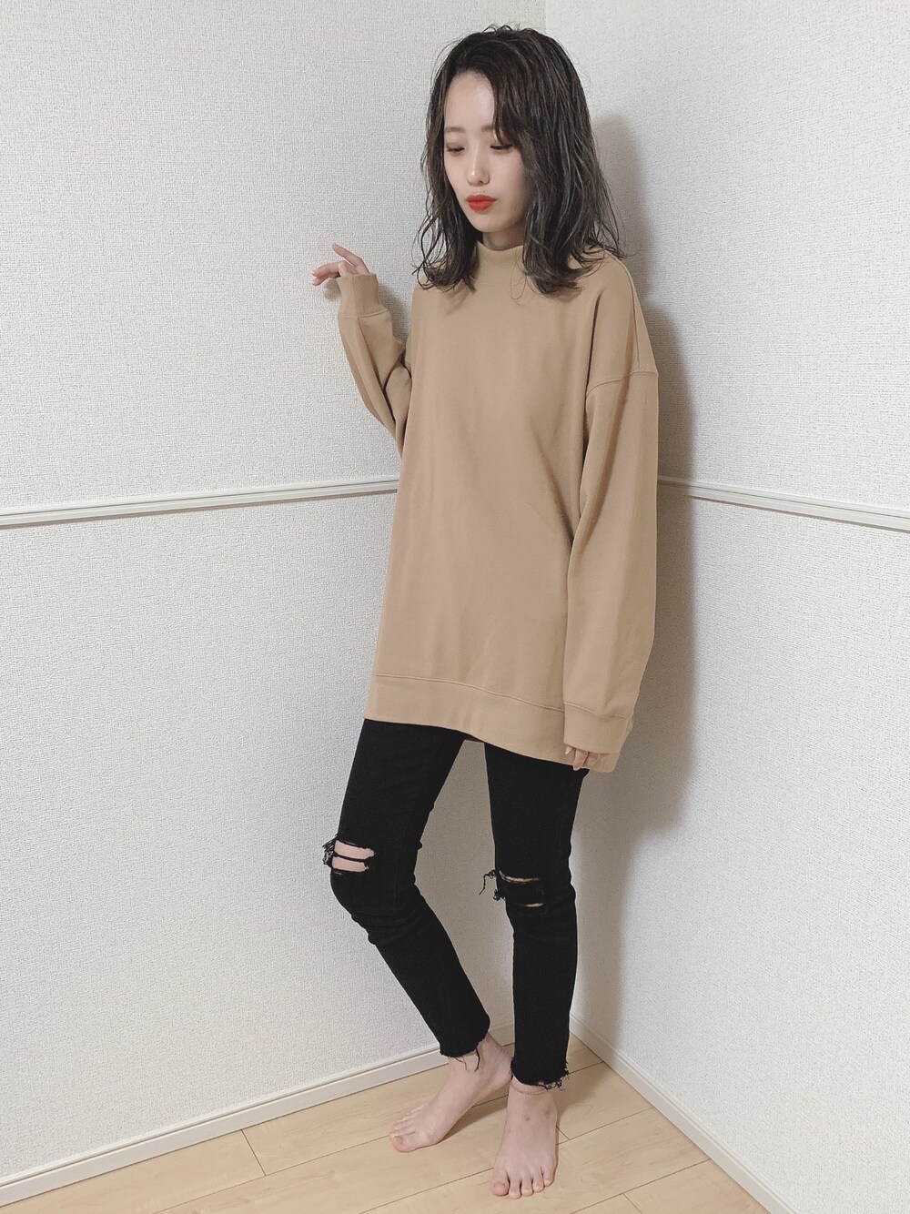 「シンプルコーデ、ユニクロ、秋、スウェット、スキニー、プチプラ」｜「UNIQLOのスウェットモックネックロングシャツ（長袖）（Tシャツ/カットソー、ベージュ系）」を使った、NAMIさん（レディース・165cm）の秋コーディネートの1枚目の写真