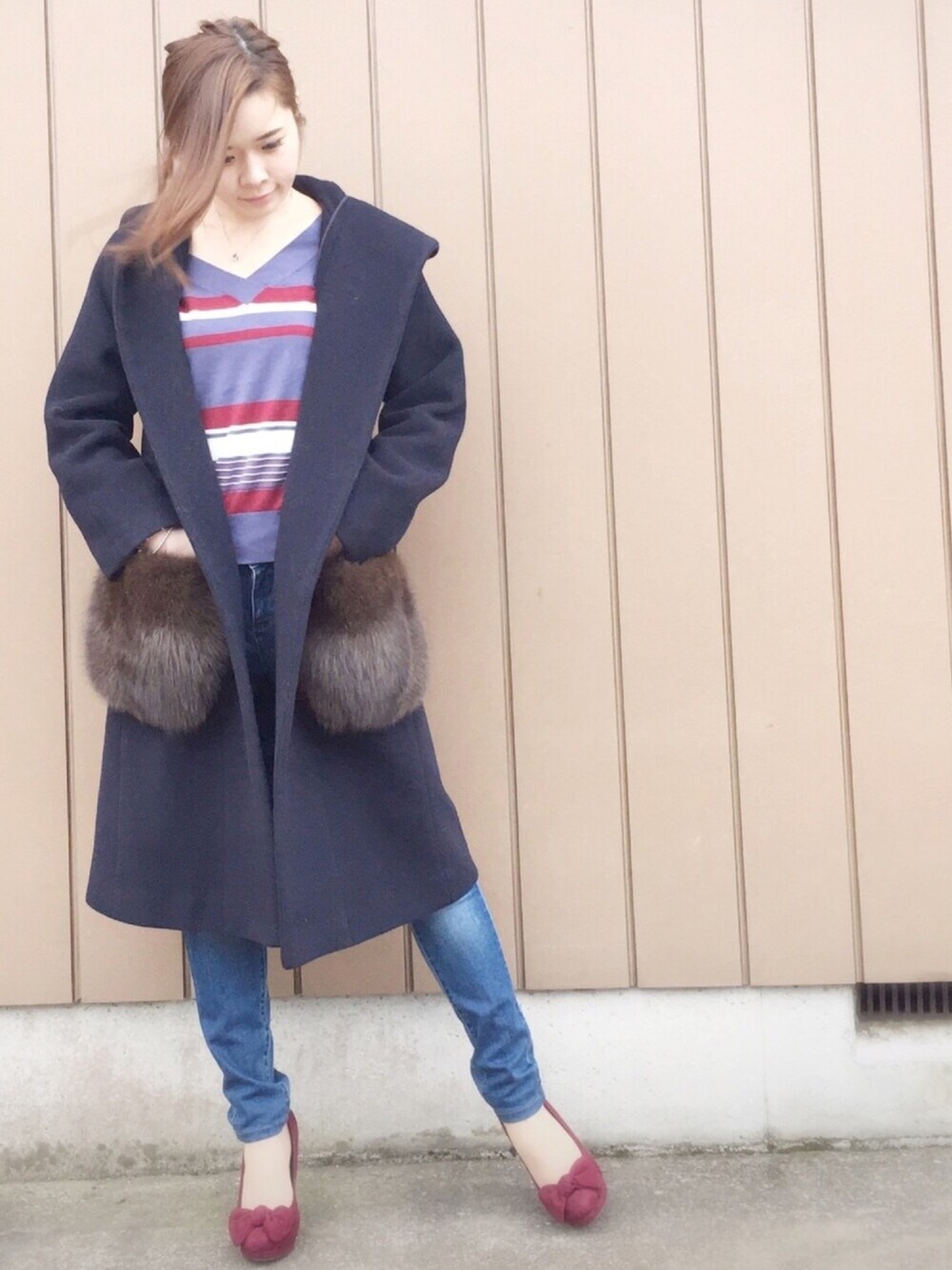 「willselection、ウィルガール、ウィルセレクション、BSTR、ポケットファー、ガウンコート、デニム、ユニクロ、ボーダー、ボルドー」｜「WILLSELECTIONのポケットファーガウンコート（その他アウター、ブルー系）」を使った、yuka.c5さん（レディース・159cm）の冬コーディネートの1枚目の写真