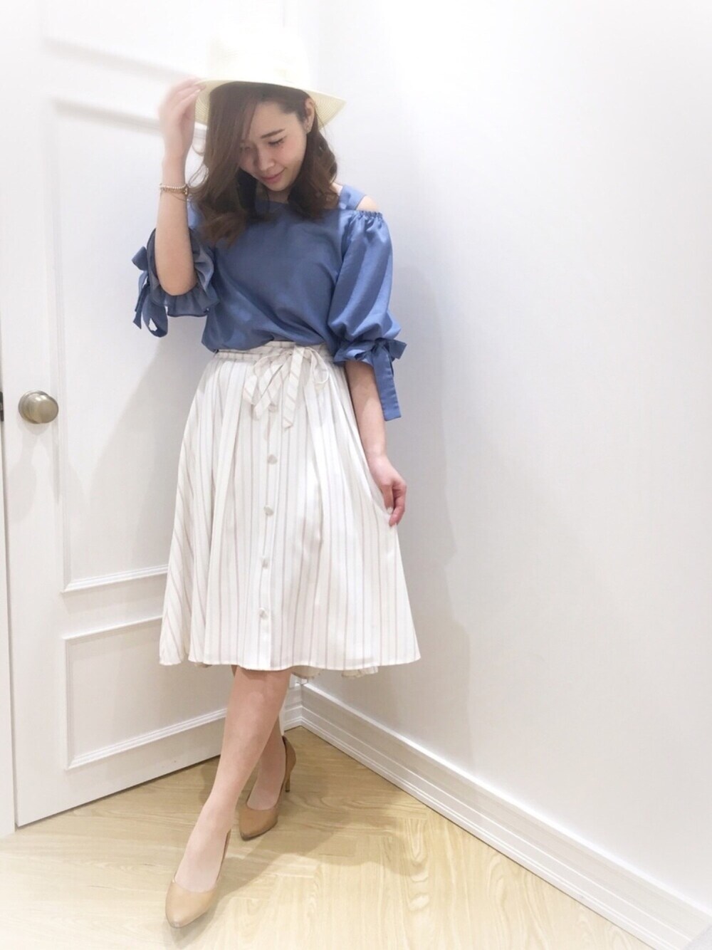 「willselection、ウィルセレクション、BSTR、ウィルガール、春コーデ、denim、パンプス、ストライプ、オフショル、スプリングSENSEOFPLACE」｜「WILLSELECTIONのアイテム（ハット、ベージュ系）」を使った、yuka.c5さん（レディース・159cm）の春コーディネートの1枚目の写真