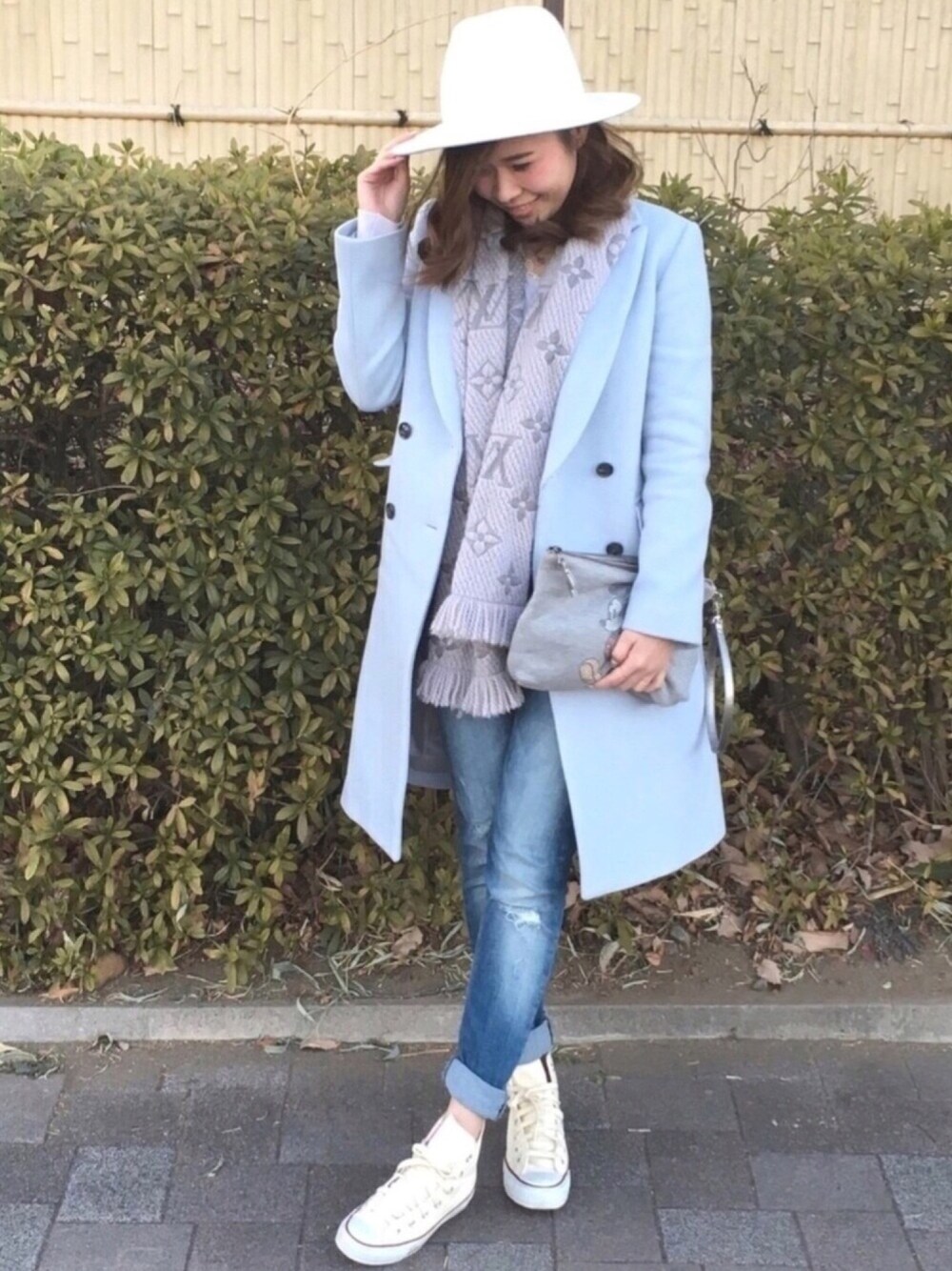 「willselection、ウィルセレクション、ウィルセレクション(WILLSELECTION)、ウィルガール、休日スタイル、ラフ、パンツスタイル、シンプル、BSTR」｜「WILLSELECTIONの【雑誌掲載】 Ｖネックレースプルオーバー（ニット/セーター、グレー系）」を使った、yuka.c5さん（レディース・159cm）の冬コーディネートの1枚目の写真