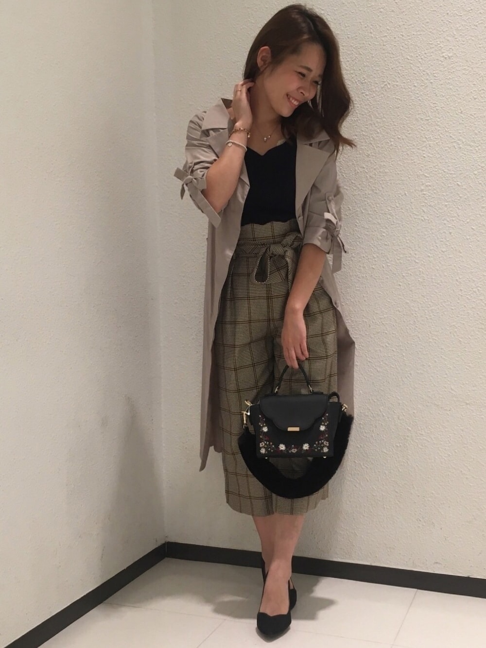 「willselection、ウィルセレクション、BSTR、ウィルガール、トレンチコート、ガウチョパンツ、チェック、マスタード、オトナカジュアル、秋コーデ」｜「WILLSELECTIONの【雑誌掲載】《3way》リブハート襟FOXファープルオーバー（ニット/セーター、ブルー系）」を使った、yuka.c5さん（レディース・159cm）の秋コーディネートの1枚目の写真