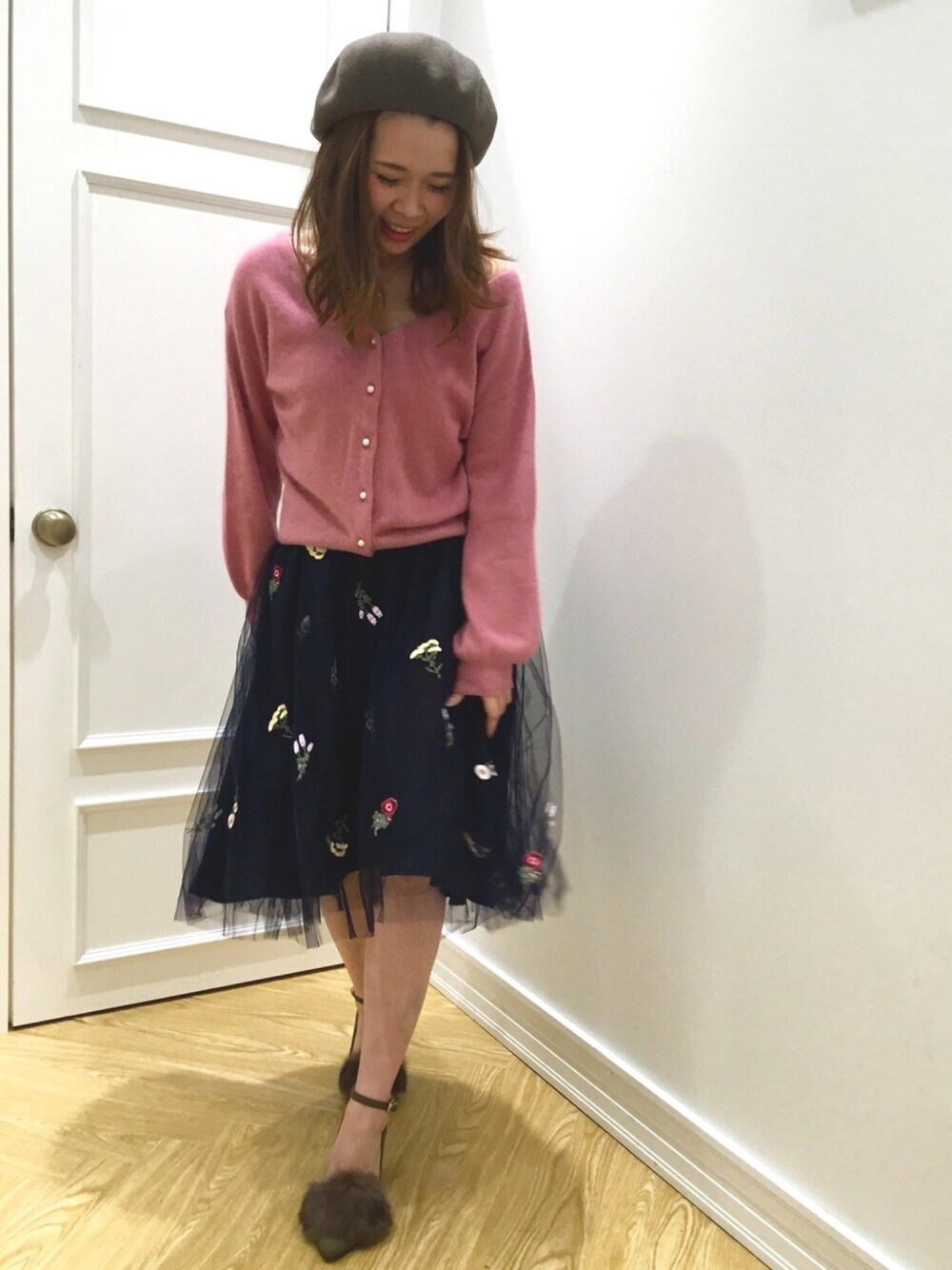 「秋コーデ、willselection、ウィルセレクション、ウィルガール、BSTR、チュールスカート、ベレー帽、刺繍、ニット、ピンクニット」｜「WILLSELECTIONの【雑誌掲載】《2way》フェレットパールニットプルオーバー（ニット/セーター、レッド系）」を使った、yuka.c5さん（レディース・159cm）の秋コーディネートの1枚目の写真