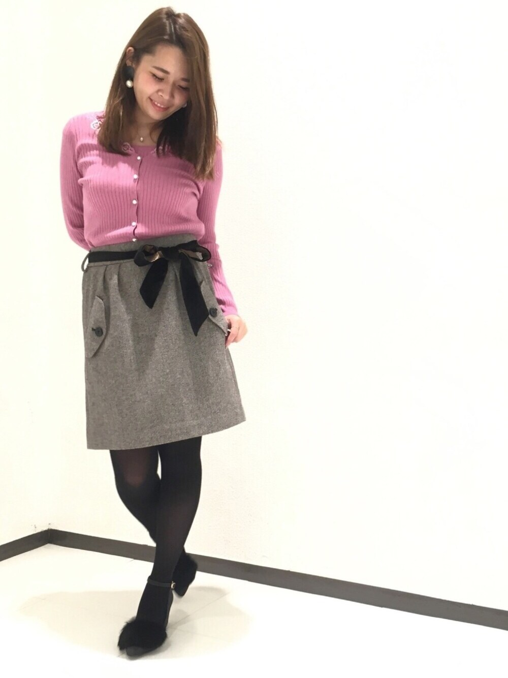 「willselection、ウィルセレクション、ウィルガール、アンサンブル、ツイード、台形ｽｶｰﾄ、ピンク、秋のコーデ、パンプス、キレイめ」｜「WILLSELECTIONのフラワー刺繍カットワークツイン（アンサンブル、ピンク系）」を使った、yuka.c5さん（レディース・159cm）の秋コーディネートの1枚目の写真