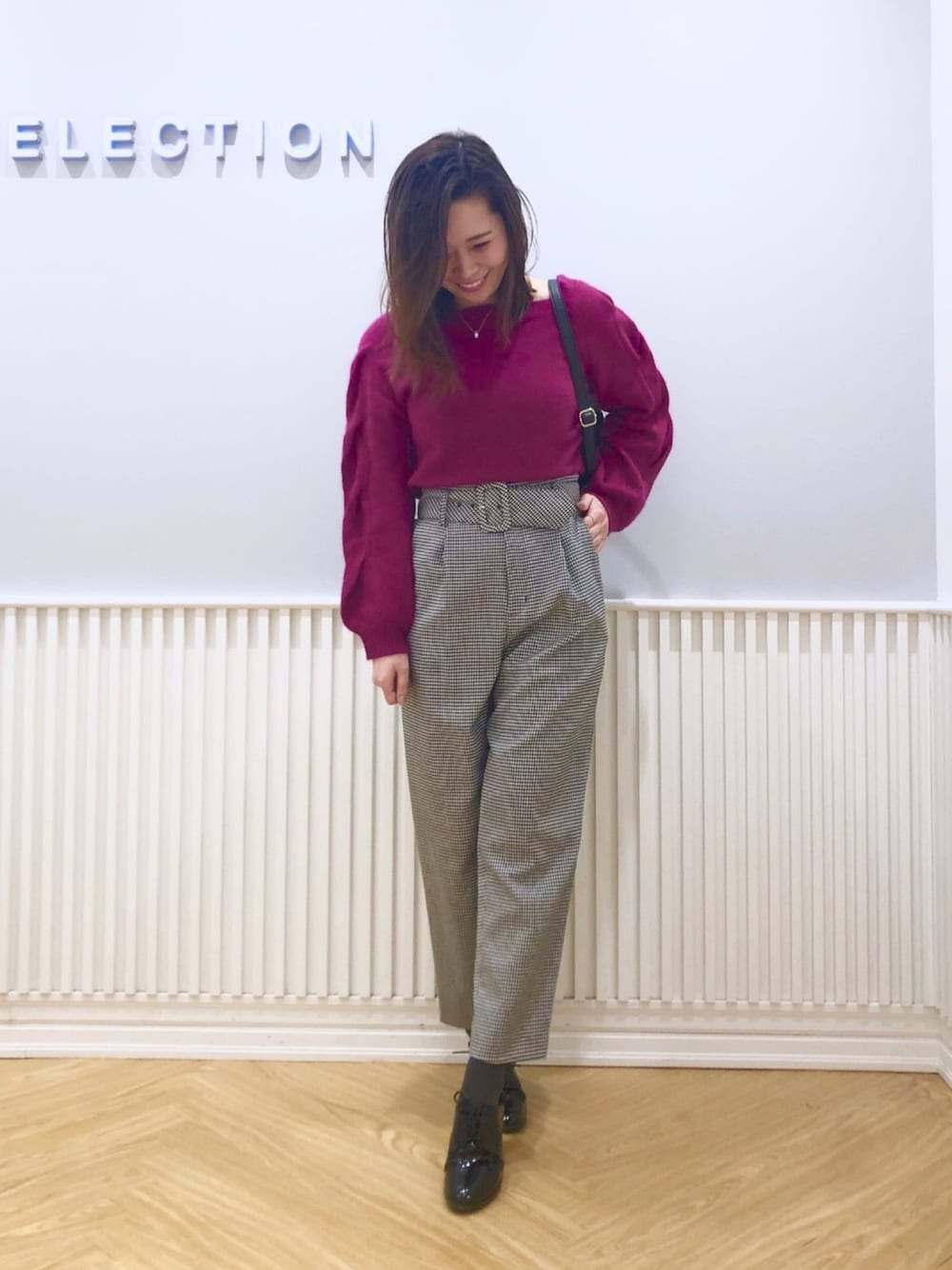 「ウィルセレクション、willselection、ウィルガール、冬、テーパードパンツ、チェックパンツ、オックスフォード、ピンクニット、きれいめカジュアル、アンゴラニット」｜「WILLSELECTIONのモノトーンチェックテーパードパンツ（スラックス、ブラック系）」を使った、yuka.c5さん（レディース・159cm）の冬コーディネートの1枚目の写真