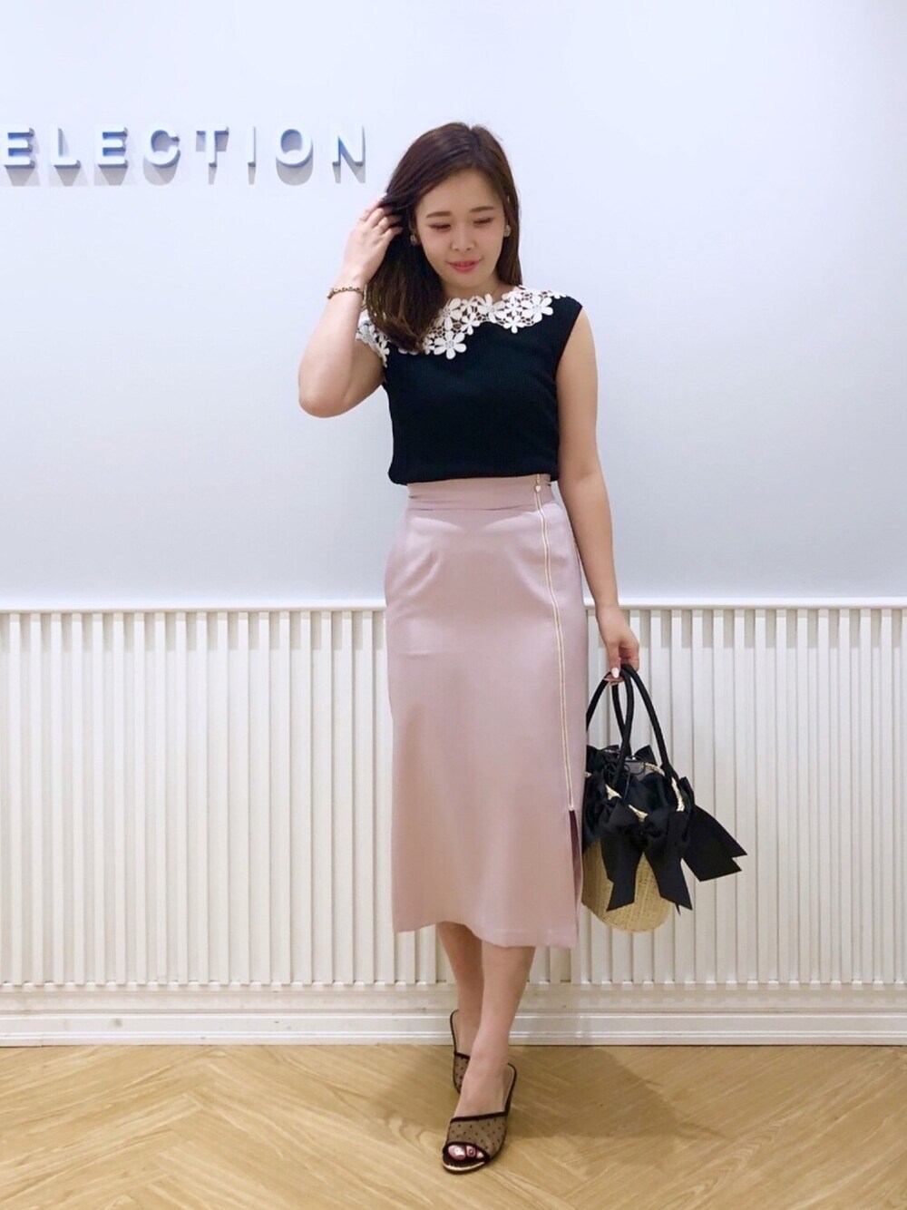 「ウィルセレクション、willselection、ウィルガール、タイトスカート、ピンク、リブニット、黒トップス、キレイめ、かごバッグ」｜「WILLSELECTIONのリボンカゴBAG（かごバッグ、ブラック系）」を使った、yuka.c5さん（レディース・159cm）の夏コーディネートの1枚目の写真