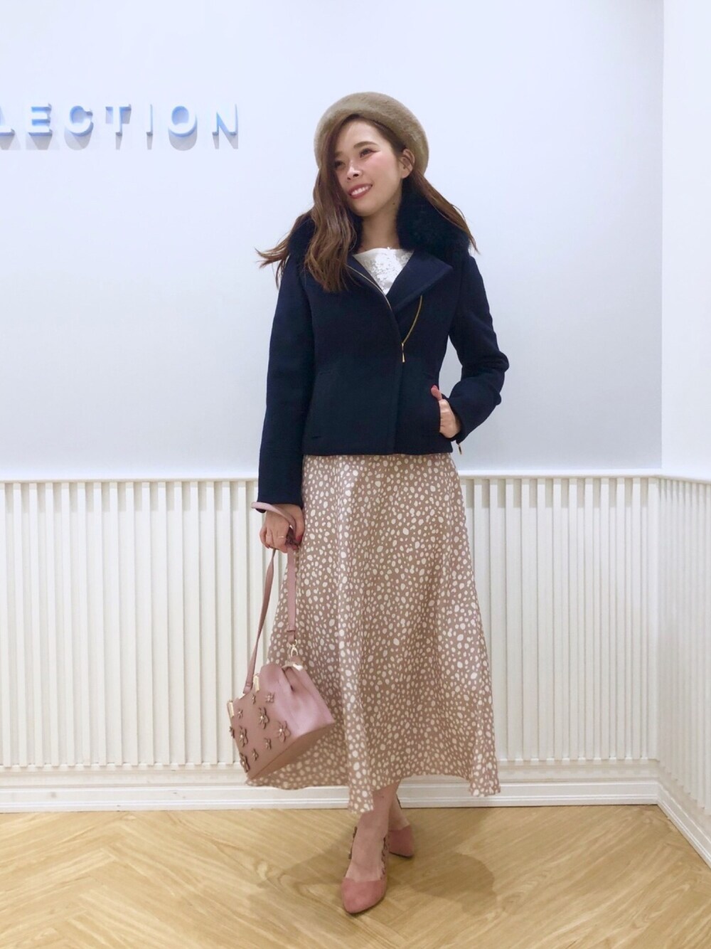 「ウィルセレクション、ウィルガール、willselection、秋冬コーデ、ライダース、ダルメシアン柄、ベレー帽、秋冬、ネイビー、ナロースカート」｜「WILLSELECTIONの３Dフラワー２WAYBAG（ハンドバッグ、ピンク系）」を使った、yuka.c5さん（レディース・159cm）の秋コーディネートの1枚目の写真