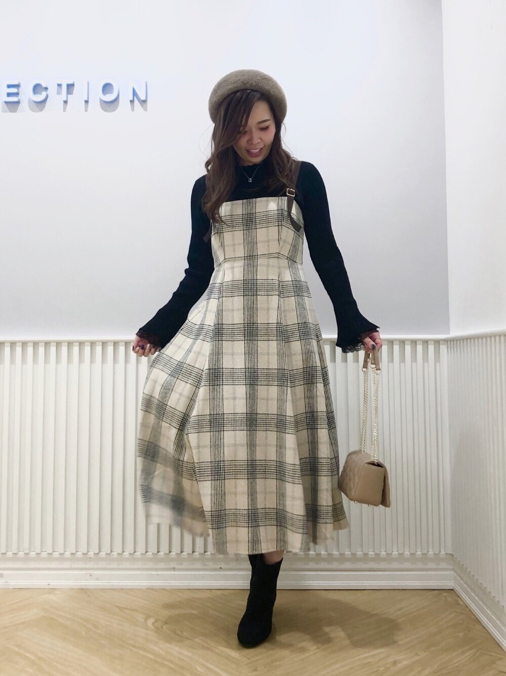 「ウィルセレクション、willselection、ウィルガール、チェック、チェックワンピース、ベレー帽、リブニット、チェーンバッグ、ワンピース、ジャンパースカート」｜「WILLSELECTIONのコンビストレッチブーツ（ブーツ、ブラック系）」を使った、yuka.c5さん（レディース・159cm）の冬コーディネートの1枚目の写真