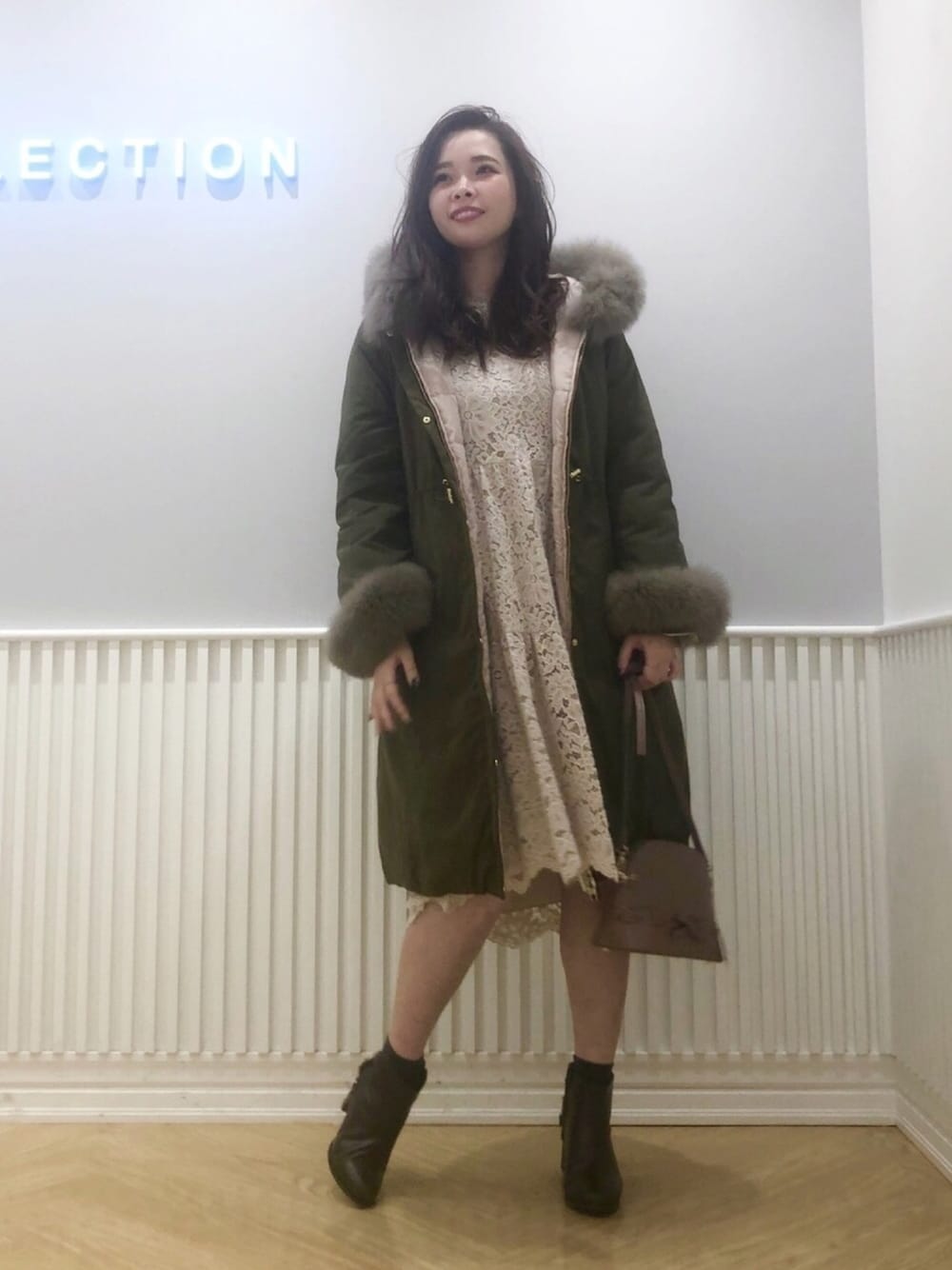 「ウィルセレクション、willselection、モッズコート、モッズコート カーキ、レース、レースワンピース、ショートブーツ、ダウン、リバーシブル、冬アウター着回しチャレンジ」｜「WILLSELECTIONのフラワーモチーフブーツ（ブーツ、ブラウン系）」を使った、yuka.c5さん（レディース・159cm）の冬コーディネートの1枚目の写真