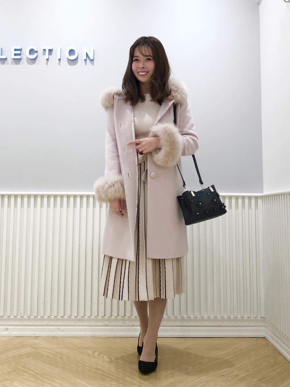 「ウィルセレクション、willselection、ピンク、pink、ニットワンピース、ワンピース、パンプス、ショルダーバッグ、キレイめ、冬コーデ」｜「WILLSELECTIONのピコ配色ニットワンピース（ワンピース、ホワイト系）」を使った、yuka.c5さん（レディース・159cm）の冬コーディネートの1枚目の写真