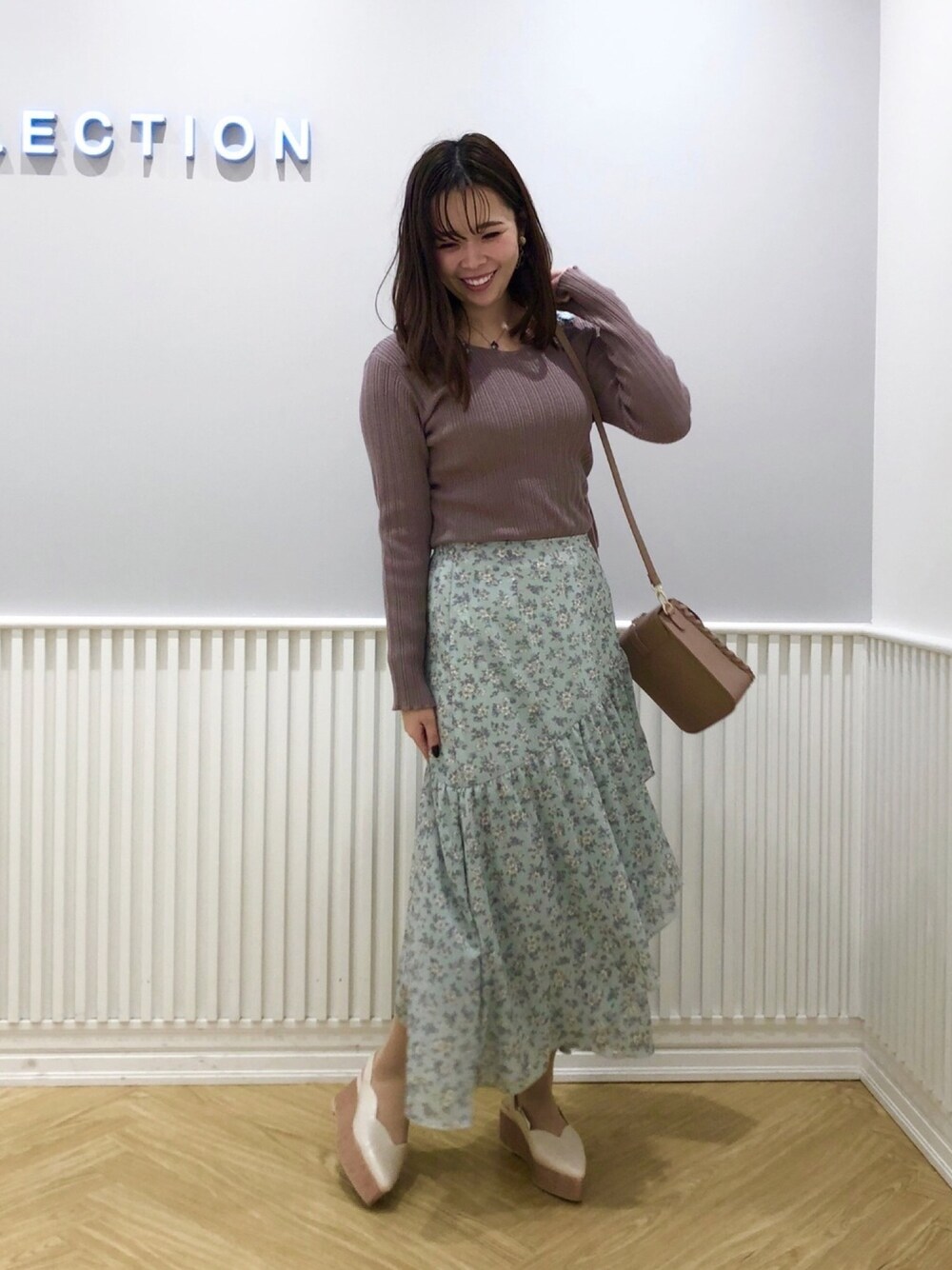 「ウィルセレクション、willselection、花柄、花柄スカート、ミントグリーン、ミント、モカ、ショルダーバッグ、ポインテッドトゥ、春コーデ」｜「WILLSELECTIONのポインテッドスカラミュール（サンダル、ベージュ系）」を使った、yuka.c5さん（レディース・159cm）の冬コーディネートの1枚目の写真