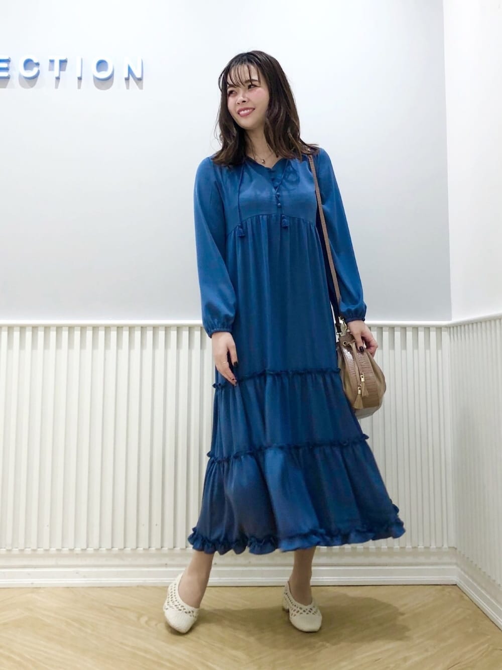 「ウィルセレクション、willselection、青、青ワンピース、ワンピース、Aライン、春コーデ、メッシュサンダル、フリンジ、フリル」｜「WILLSELECTIONのメッシュスリングパンプス（パンプス、ホワイト系）」を使った、yuka.c5さん（レディース・159cm）の冬コーディネートの1枚目の写真