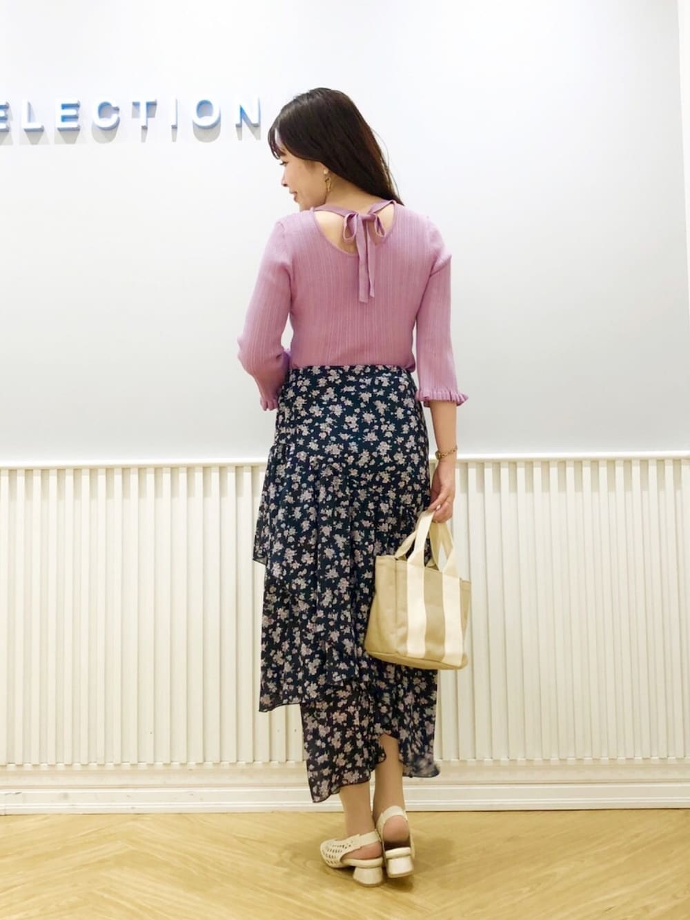 「ウィルセレクション、ウィルガール、willselection、花柄、花柄スカート、リブニット、ピンク、メッシュサンダル、キャンパストートバック、春」｜「WILLSELECTIONのメッシュスリングパンプス（パンプス、ホワイト系）」を使った、yuka.c5さん（レディース・159cm）の冬コーディネートの1枚目の写真