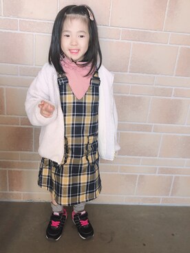 「apres les cours（アプレレクール）のアイテム（ジャンパースカート）」を使った、ayaさん（キッズ・100cm）の秋コーディネート