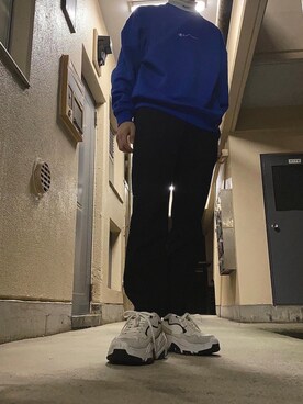 「ブルー x ホワイト」｜「アイテム（スウェット）」を使った、영말(eito)さん（メンズ・165cm）の秋コーディネート