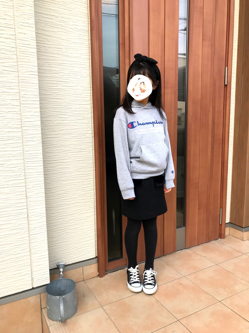 「しまむらのアイテム（スウェット、グレー系）」を使った、mmkyさん（キッズ・135cm）の冬コーディネートの1枚目の写真