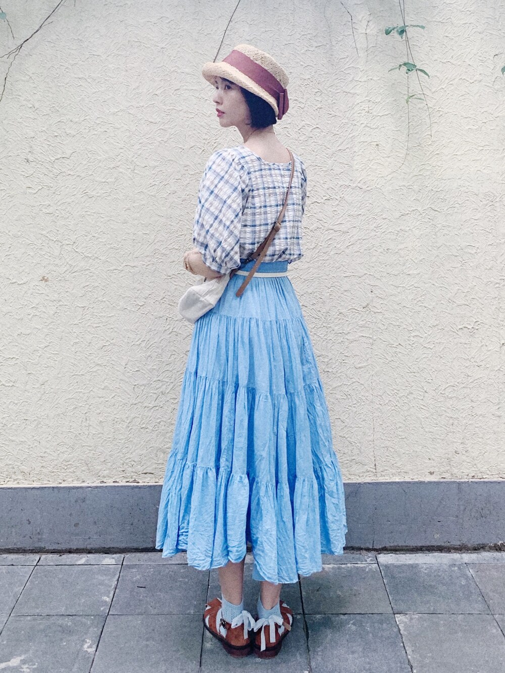 「ootd、夏、复古、蓝色系、蓝」｜「DADANAKOのアイテム（帽子、ベージュ系）」を使った、rokuさん（レディース・173cm）の夏コーディネートの1枚目の写真