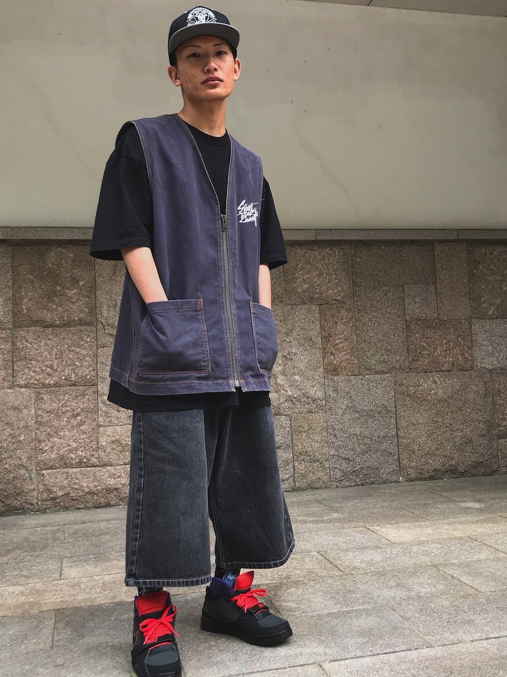 「ストリート、ヒップホップ、だほだぼ」｜「streetpunkchampのアイテム（ベスト、ブルー系）」を使った、Does @DIGMOさん（メンズ・162cm）の春コーディネートの1枚目の写真