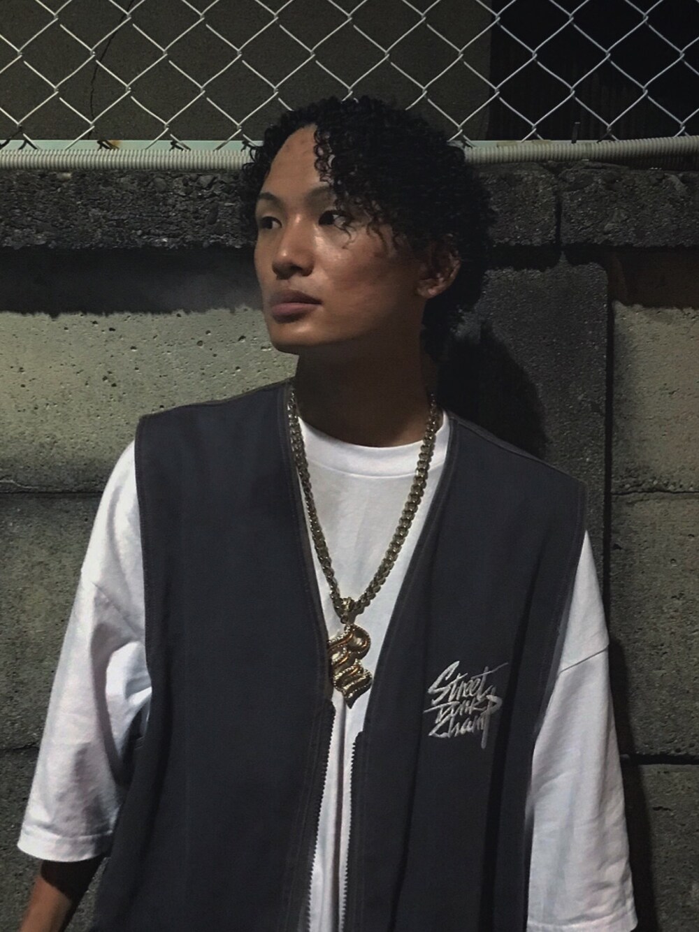 「パーマ、ストリート、だぼだぼ、ヒップホップ」｜「PRO CLUB の(XXXL)PRO CLUB クルーネックTシャツ（Tシャツ/カットソー、ホワイト系）」を使った、Does @DIGMOさん（メンズ・162cm）の夏コーディネートの1枚目の写真