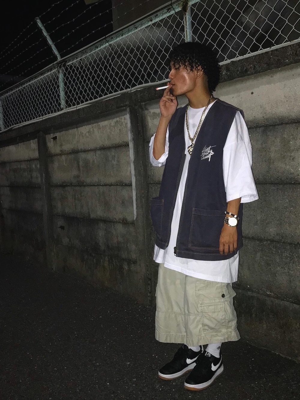 「ストリート、ヒップホップ、だぼだぼ、パーマ、イナタい」｜「PRO CLUB の(XXXL)PRO CLUB クルーネックTシャツ（Tシャツ/カットソー、ホワイト系）」を使った、Does @DIGMOさん（メンズ・162cm）の夏コーディネートの1枚目の写真
