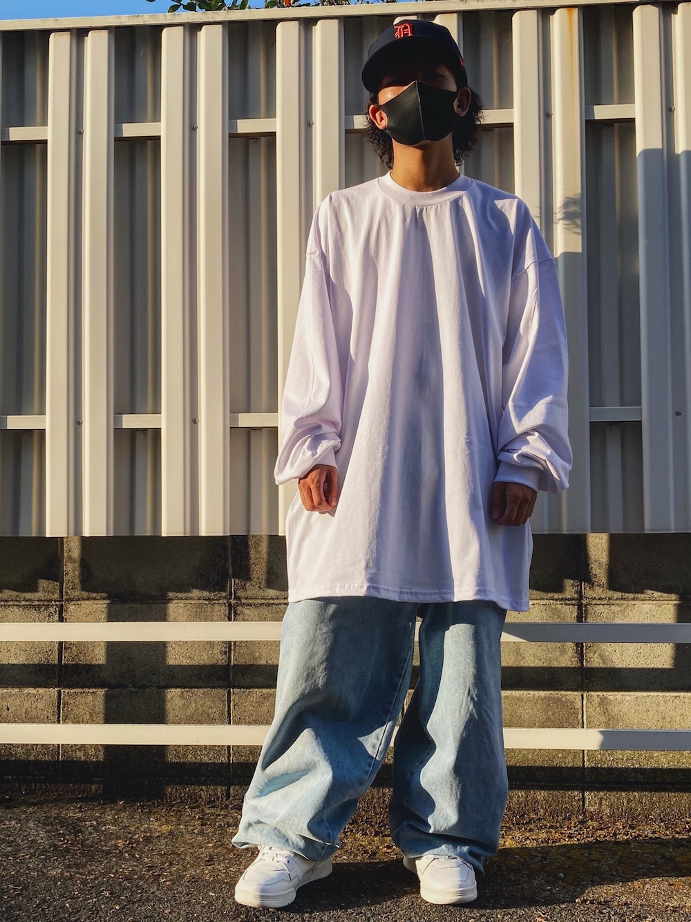 「だぼだぼ、プロクラブ、XXXL、3XL、ヒップホップ、Bboy、ラッパー、新品、ロンT、オーバーサイズ」｜「PRO CLUB のXXXL（Tシャツ/カットソー、ホワイト系）」を使った、Does @DIGMOさん（メンズ・162cm）の秋コーディネートの1枚目の写真