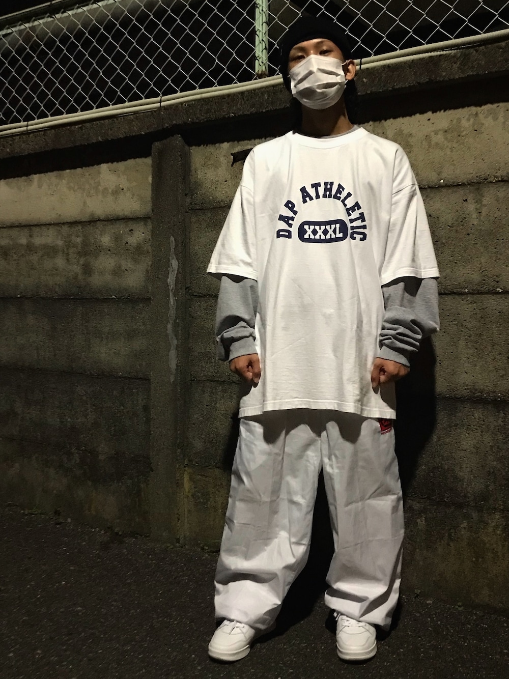 「オーバーサイズ、だぼだぼ、ヒップホップ、ドゥーラグ、古着、Bboy、ラッパー、XXXL、3XL」｜「ECKOのアイテム（パンツ、ホワイト系）」を使った、Does @DIGMOさん（メンズ・162cm）の秋コーディネートの1枚目の写真