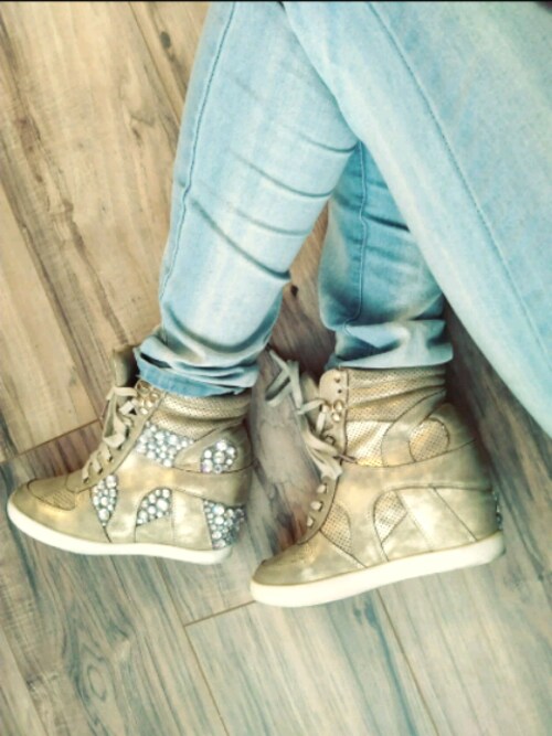Tanii_Vee is wearing Top Moda "Top Moda wedge sneaker"