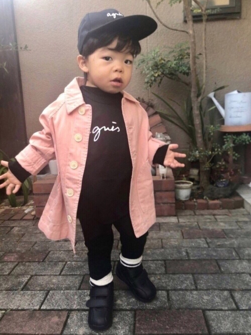「2歳、男の子、春コーデ、春アウター、ピンク、ピンク男子、本気のパー子、キャップ、agnes b.、Branshes」｜「agnes b.のGL11 E CASQUETTE（キャップ、ブラック系）」を使った、nohana＊＊＊kent さん（キッズ・80cm）の春コーディネートの1枚目の写真