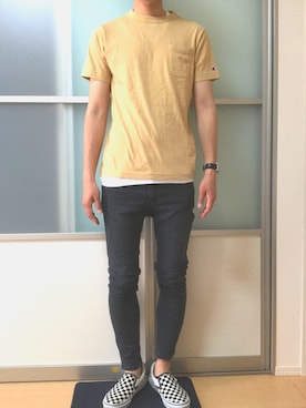 「アーバンリサーチ」｜「アイテム（スリッポン）」を使った、ジュリーさん（メンズ・180cm）の春コーディネート