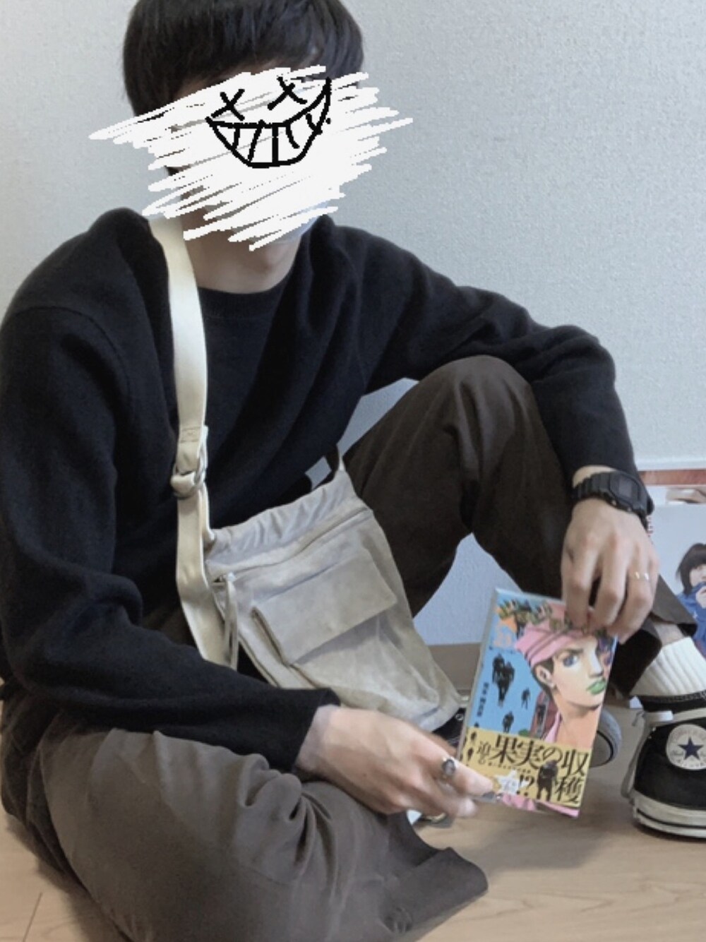 「おうちファッション、シンプル、きれいめカジュアル、スニーカー」｜「Hender SchemeのHender Scheme waist belt bag (ct-rb-wbb)（ショルダーバッグ、ベージュ系）」を使った、anji  :)さん（メンズ・171cm）の春コーディネートの1枚目の写真