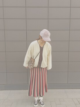 「Kastane（カスタネ）のマルチストライプニットスカート（スカート）」を使った、岑小咪さん（レディース・167cm）の春コーディネート