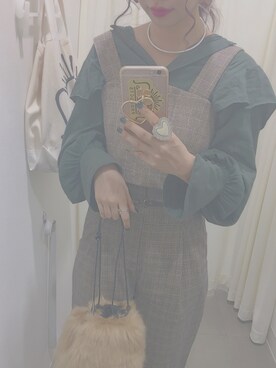 「アイテム（その他トップス、ブラウン系）」を使った、岑小咪さん（レディース・167cm）の秋コーディネート