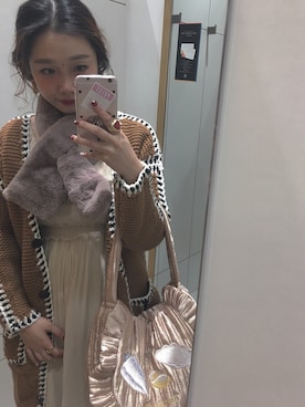 「flower（フラワー）のアイテム（マフラー）」を使った、岑小咪さん（レディース・167cm）の冬コーディネート