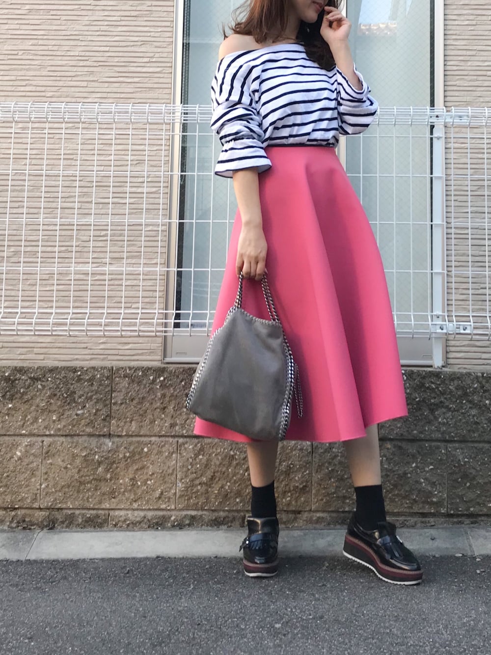 「秋コーデ、カジュアルコーデ、fashion、オトナ女子、ママファッション、ピンク、韓国ファッション」｜「11AMのアイテム（Tシャツ/カットソー、ホワイト系）」を使った、m_i_mm_aさん（レディース・160cm）の秋コーディネートの1枚目の写真