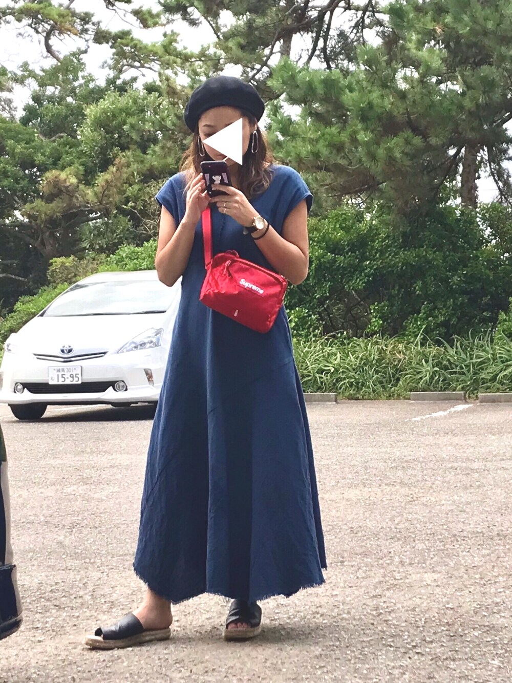「moussy、ラクチンコーデ、水族館コーデ」｜「MOUSSYのCUT OFF DESIGN DRESS（ワンピース、ブルー系）」を使った、Mami  さん（レディース・156cm）の秋コーディネートの1枚目の写真