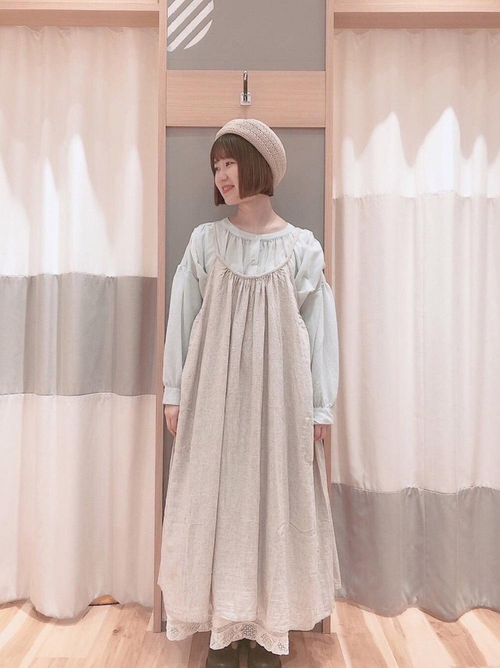 「パステル映える春、サマンサ モスモス(Samansa Mos2)、ナチュラル、おしゃれさんと繋がりたい、春コーデ、低身長、低身長コーデ」｜「Samansa Mos2のギャザーふんわりキャミワンピース（ワンピース、ベージュ系）」を使った、あやかさん（レディース・153cm）の春コーディネートの1枚目の写真