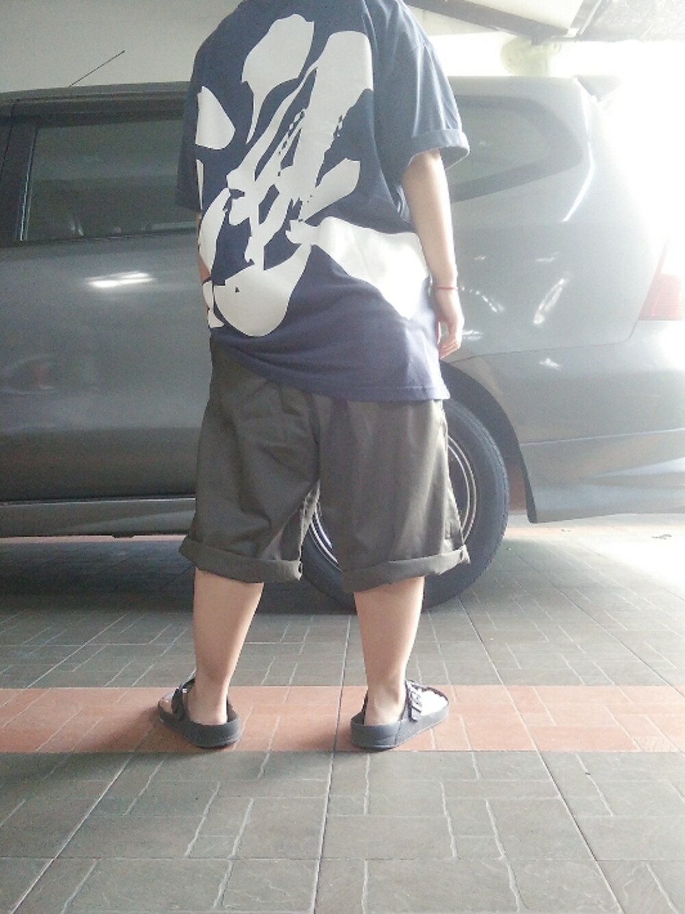 「黑皮可乐のアイテム（Tシャツ/カットソー、ブルー系）」を使った、MEATさん（レディース・141cm）の秋コーディネートの1枚目の写真