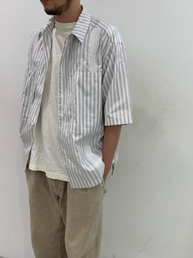 「アイテム（デニムパンツ、ベージュ系）」を使った、塚原 寿雄さん（メンズ・181cm）の夏コーディネート