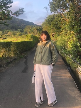 「アイテム（マウンテンパーカー）」を使った、Joy Lさん（レディース・164cm）の春コーディネート