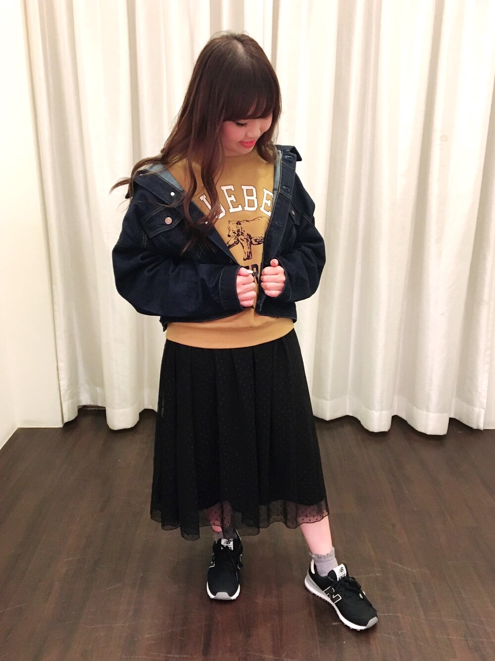 「アースミュージック＆エコロジー、スウェット、秋のコーデ、マスタード、Gジャン、スニーカー、チュールスカート」｜「earth music&ecologyの・裏毛ワイドプルオーバー(アニマル) ●（Tシャツ/カットソー、イエロー系）」を使った、kotono⑅︎◡̈︎*さん（レディース・150cm）の秋コーディネートの1枚目の写真