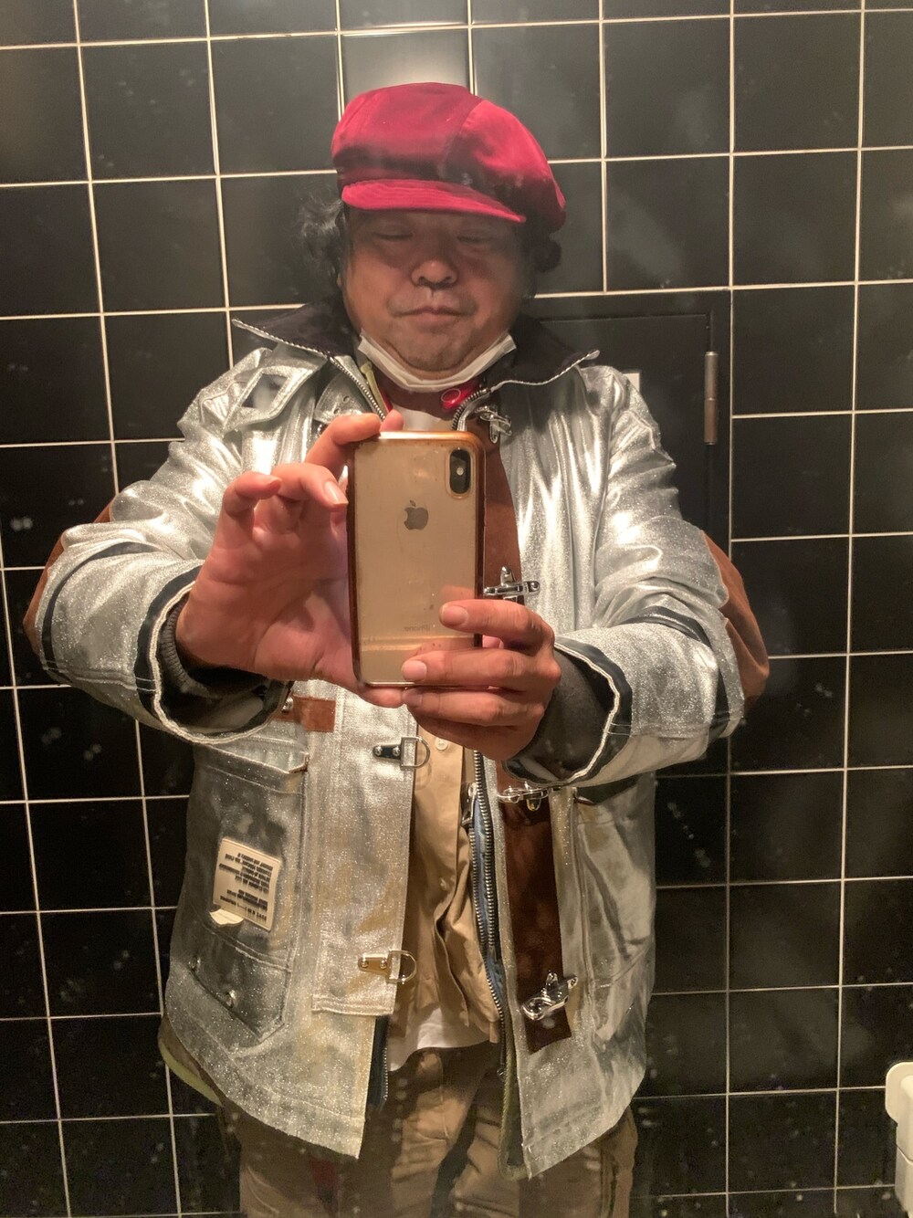 「JOURNAL STANDARDのアイテム（キャスケット、レッド系）」を使った、@西郷どんさん（メンズ・170cm）の冬コーディネートの1枚目の写真