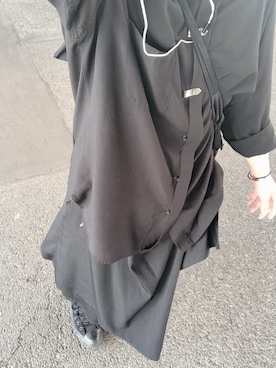 「Yohji Yamamoto POUR HOMME（ヨウジヤマモトプールオム）のアイテム（シャツ/ブラウス、ブラック系）」を使った、まとこさん（メンズ・165cm）の春コーディネート