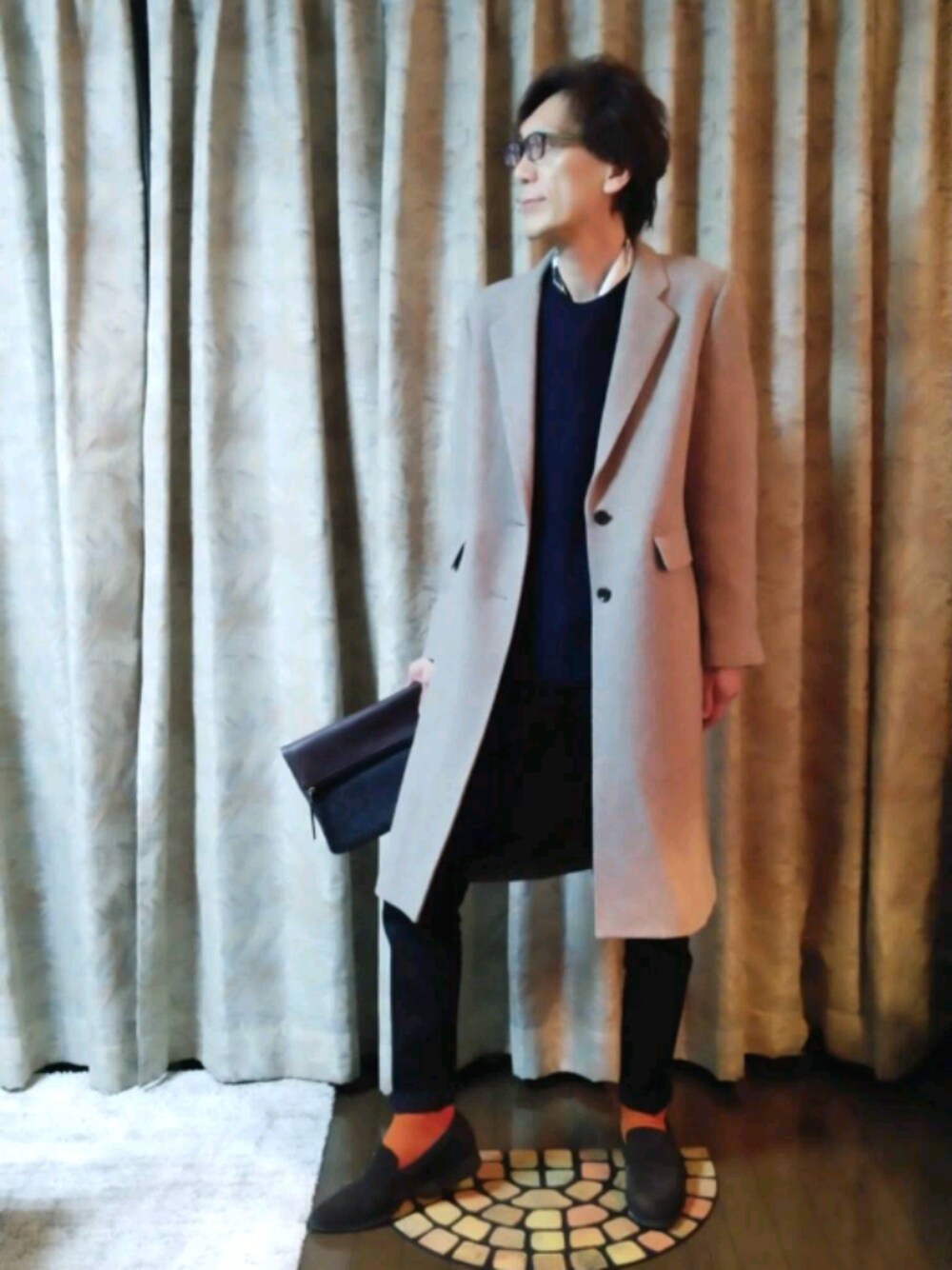 「ブラウン色に染まれ、冬、お洒落さんとつながりたい、チェスターコート、コート、レディース、きれいめカジュアル、オトナカジュアル、INESDELAFRESSANGE、ユニクロ」｜「INESのアイテム（チェスターコート、ベージュ系）」を使った、abataroさん（メンズ・180cm）の冬コーディネートの1枚目の写真