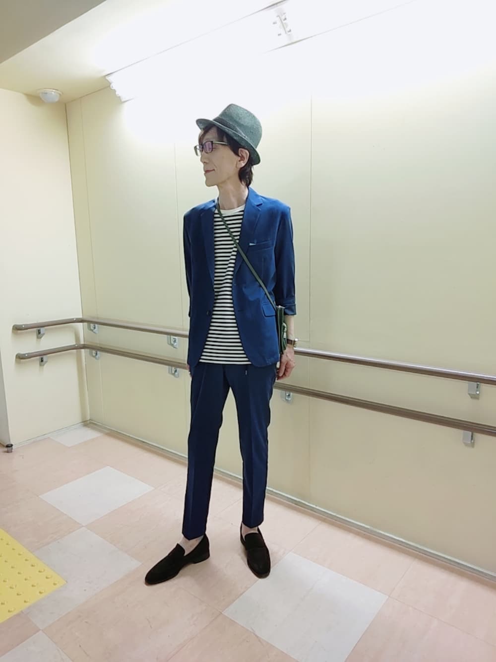 「夏コーデ、オトナカジュアル、シンプルコーデ、大人コーデ、キレイめ、おしゃれさんと繋がりたい、セットアップ、ボーダーTシャツ、417 EDIFICE、gu×undercover」｜「GU✕UNDERCOVERのアイテム（ショルダーバッグ、グリーン系）」を使った、abataroさん（メンズ・180cm）の夏コーディネートの1枚目の写真