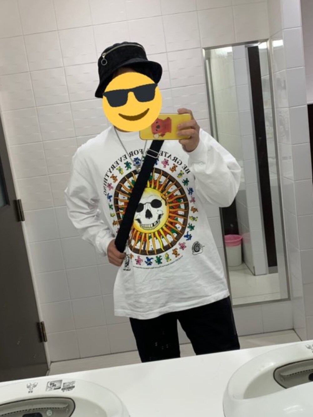 「トイレから失礼しやす」｜「Online Ceramicsのアイテム（Tシャツ/カットソー、ホワイト系）」を使った、hukurou70さん（メンズ・172cm）の冬コーディネートの1枚目の写真