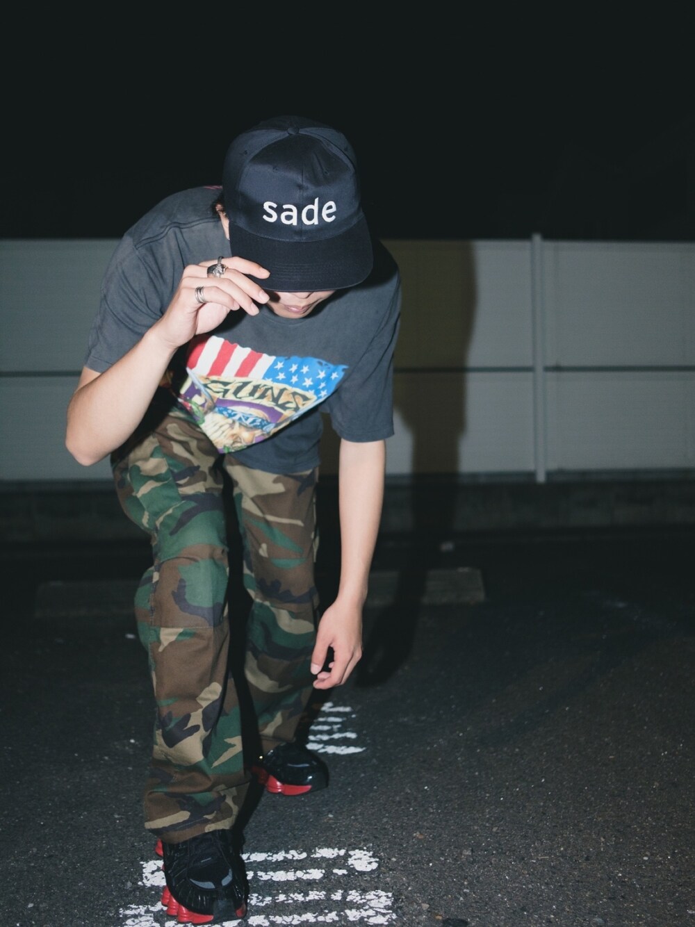 「outfit、street、kicks、SADE、vintage」｜「VINTAGEのアイテム（キャップ、ブラック系）」を使った、ｙさん（メンズ・174cm）の秋コーディネートの1枚目の写真
