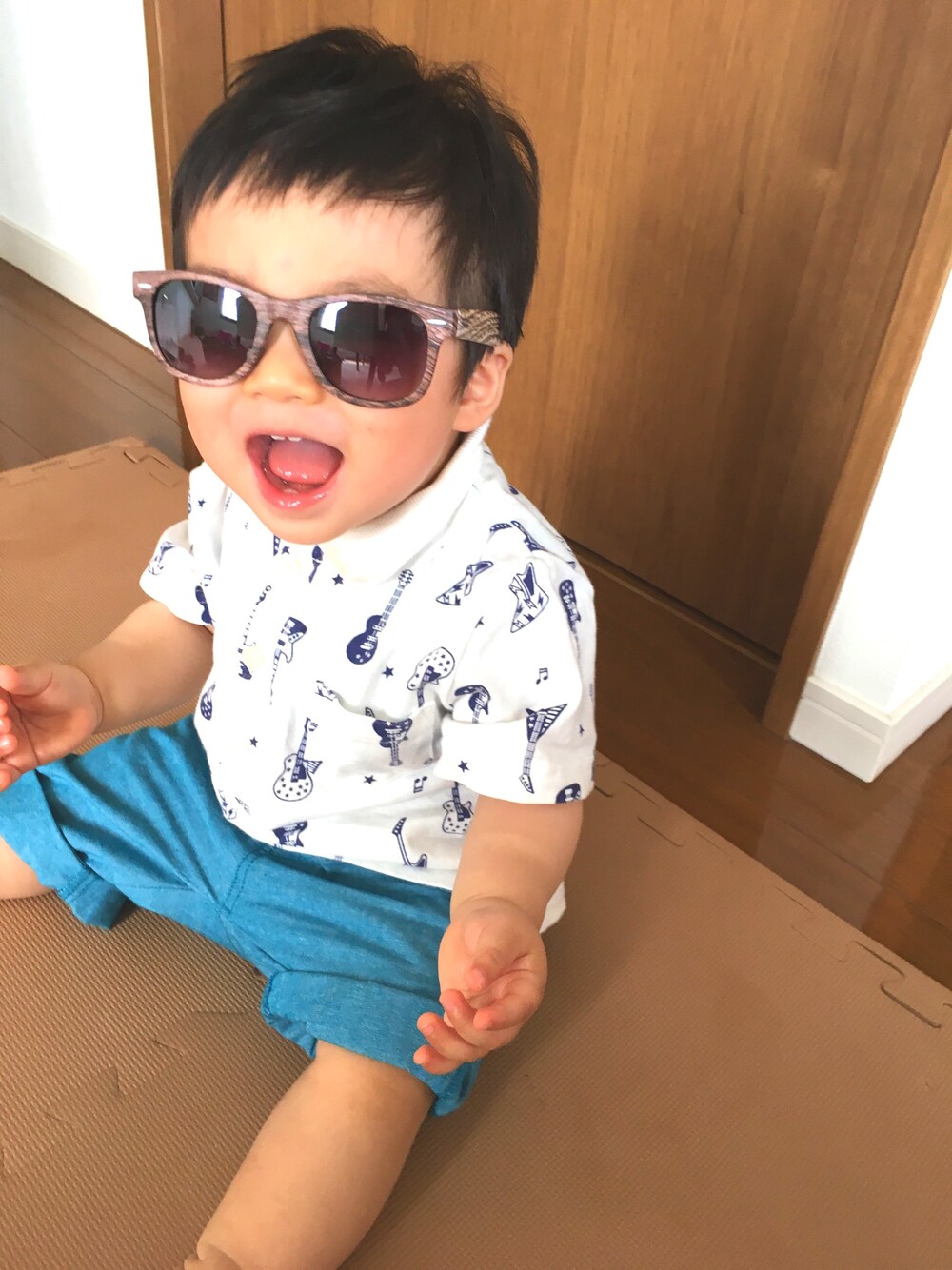 「キッズファッション、シンプル、男の子コーデ、夏コーデ」｜「BRANSHESのアイテム（パンツ、ブルー系）」を使った、Takumaさん（キッズ・70cm）の春コーディネートの1枚目の写真