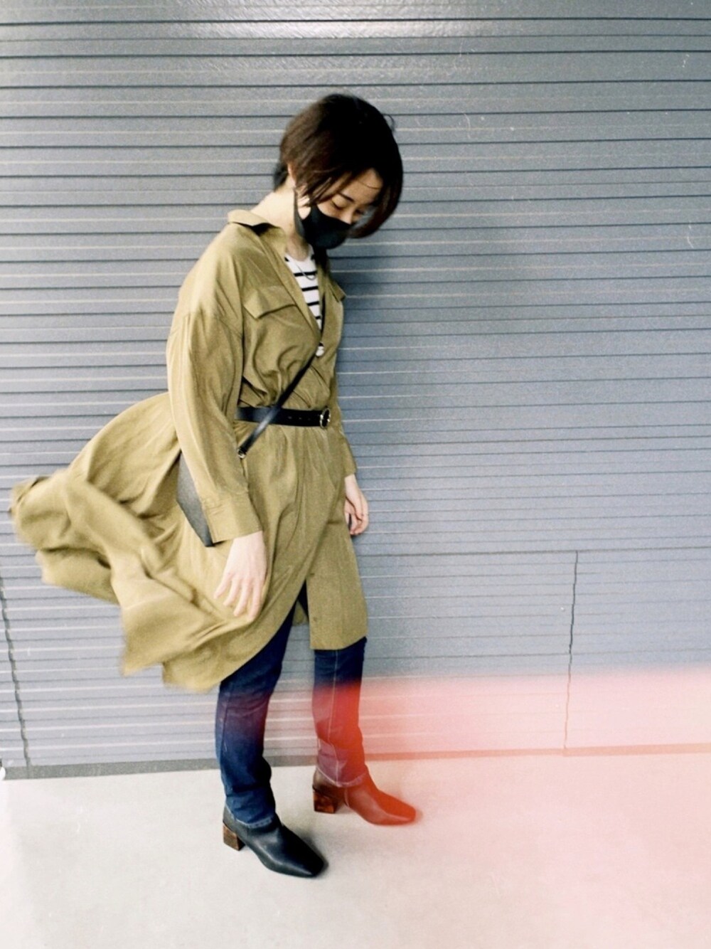 「シャツワンピ、MICHEAL KORS、参戦服、きれいめカジュアル、ロング丈、スタイリッシュ、きれいめスタイル、スキニー、春、大人コーデ」｜「JEANASISのアイテム（シャツワンピース、ゴールド系）」を使った、Akiraさん（レディース・172cm）の春コーディネートの1枚目の写真
