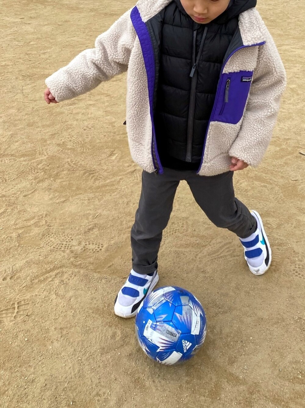 「カジュアル、おとこのこ、男の子、男の子コーデ、キッズコーデ、キッズファッション、キッズ」｜「patagoniaのアイテム（ジャケット/アウター、その他）」を使った、saさん（キッズ・120cm）の冬コーディネートの1枚目の写真