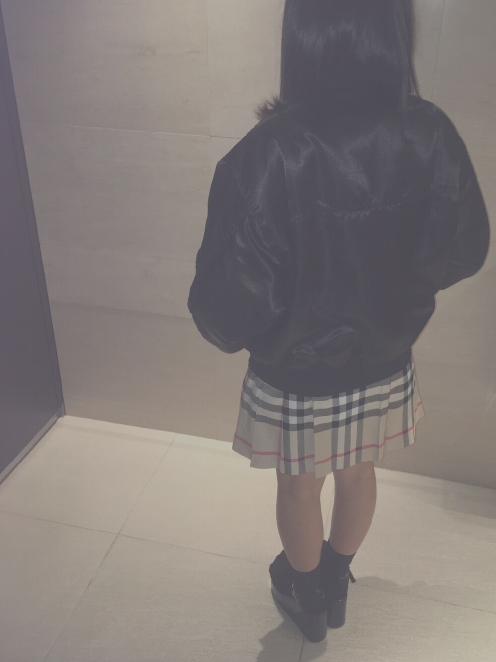 「大人カジュアル、black、ootd、fashion、burberry、プリーツスカート」｜「BUBBLESのアイテム（ブルゾン、ブラック系）」を使った、M!kuさん（レディース・148cm）の冬コーディネートの1枚目の写真